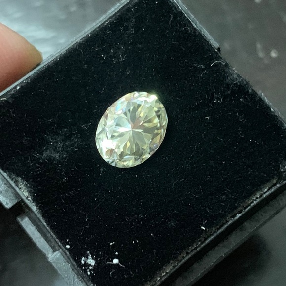 Moissanite - Picture 3 of 3